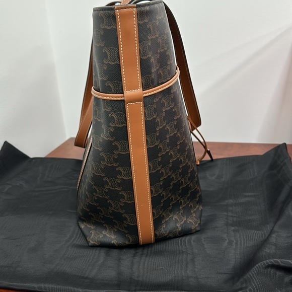 Celine Medium Cabas - Picture 5 of 14